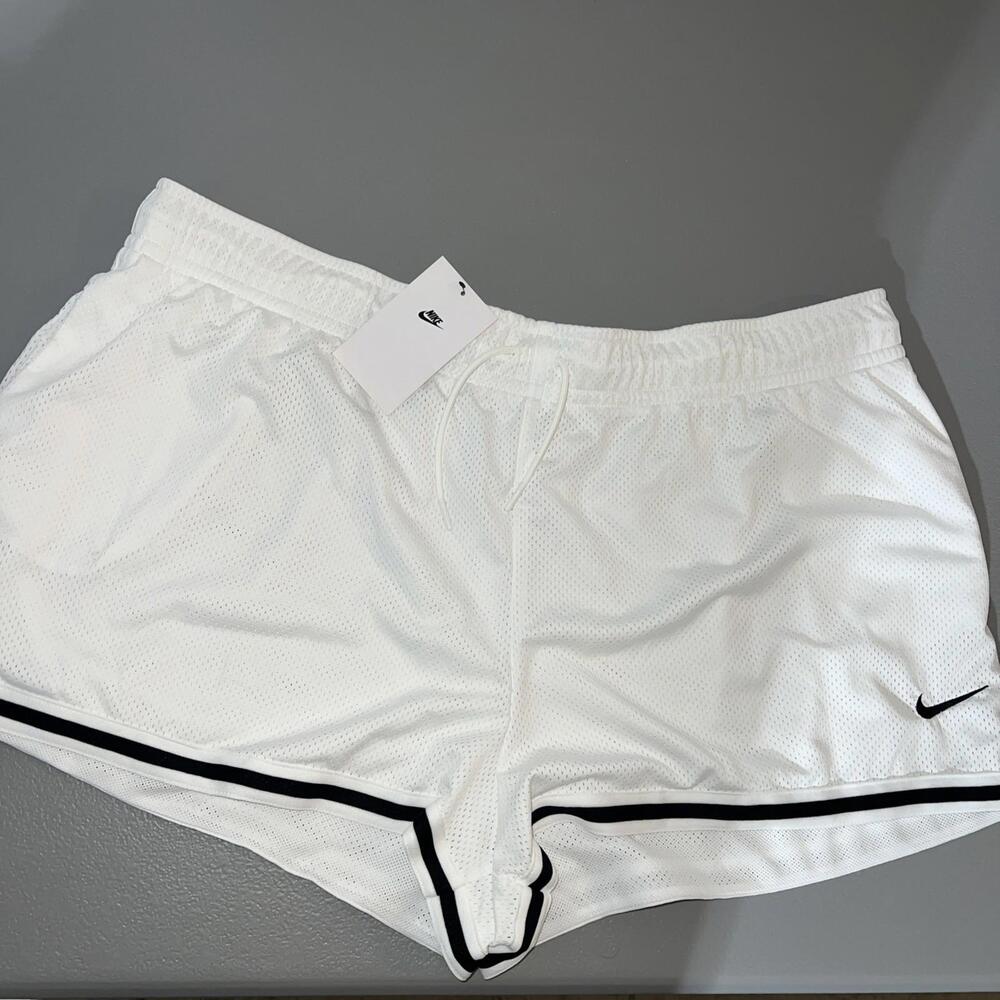 NWT Nike Women’s Sportswear Mesh White Mid-Rise Shorts Size XXL